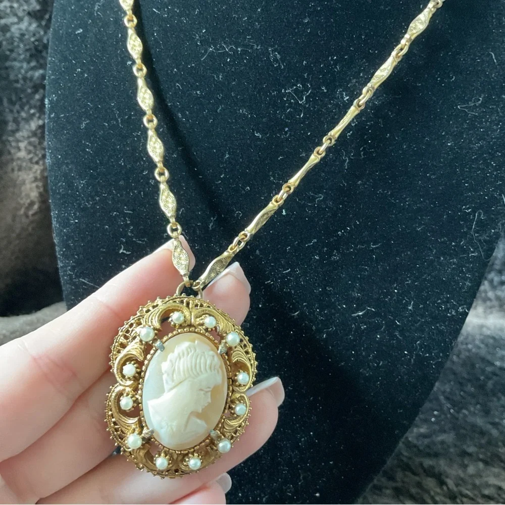 Vintage Signed Florenza Gold Tone Faux Pearl Cameo Necklace